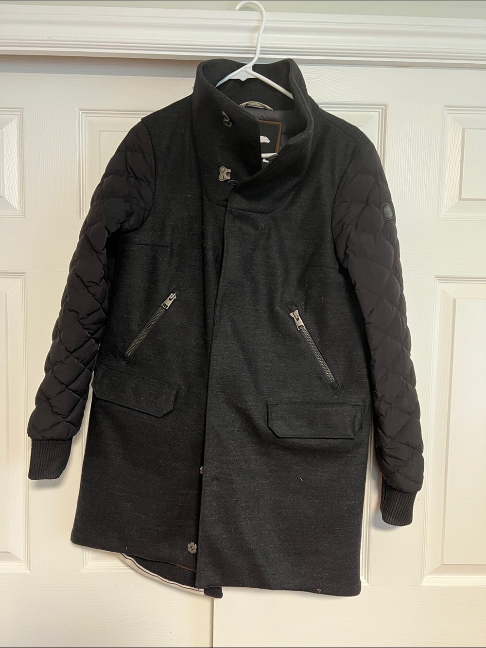 SOREL Black Quilted-Sleeve Coat